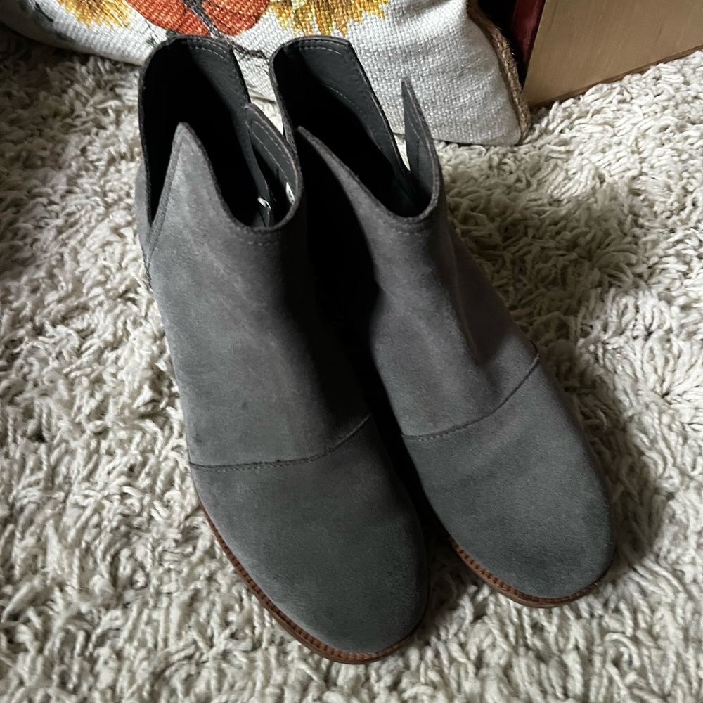 Sorel Cate Cut-Out Ankle Boots